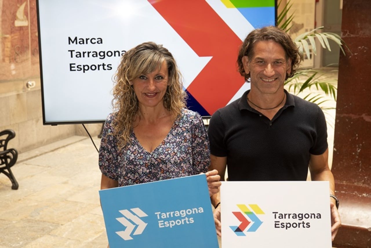 La consellera d&#039;Esports de Tarragona, María José López, i el gerent del PMET, Ramon Cuadrat, han presentat la nova marca
