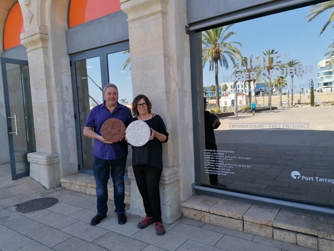 L’artista Roser Oduber ha fet donació de dues de les obres que va exposar aquesta primavera al Tinglado 1 del Moll de Costa del Port de Tarragona