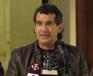Alfonso López ha estat reelegit president de la Federcació d&#039;Associacions de Veïns de Tarragona (FAVT). A la imatge, el passat mes de gener, en els parlaments de la concentració reivindicativa un any després de l&#039;accident d&#039;Iqoxe