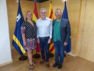 L’alcalde, Pere Granados, amb Luis Guillermo Cortes, president de la Escuela de Flamenco de Andalucía, i Mónica Novillo, de l&#039;escola a Salou