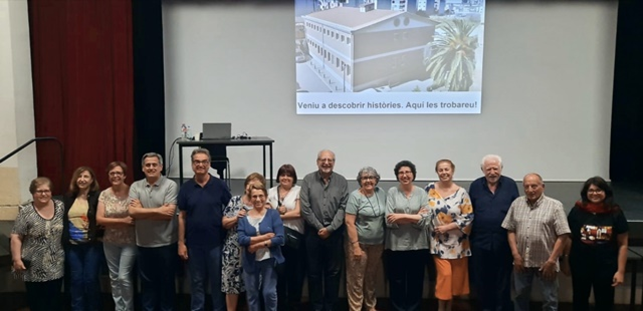 Foto de grup de l&#039;acte commemoratiu del Dia Internacional dels Arxius a La Cumprativa de Llorenç del Penedès 