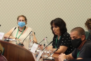 Els representants veïnals de Tarragona (d&#039;esquerra a dreta), Loli Gutiérrez, Gemma Fusté i Justo Velilla, en la sessió de la comissió d&#039;estudi de la seguretat de la petroquímica al Parlament