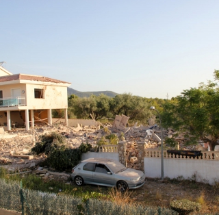 El xalet dels terroristes a Alcanar Platja es va enfonsar en l’explosió de dimecres