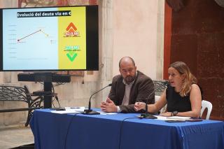 Maria Roig i Xavi Puig, portaveu i portaveu adjunt del Grup Municipal d&#039;ERC Tarragona, en roda de premsa