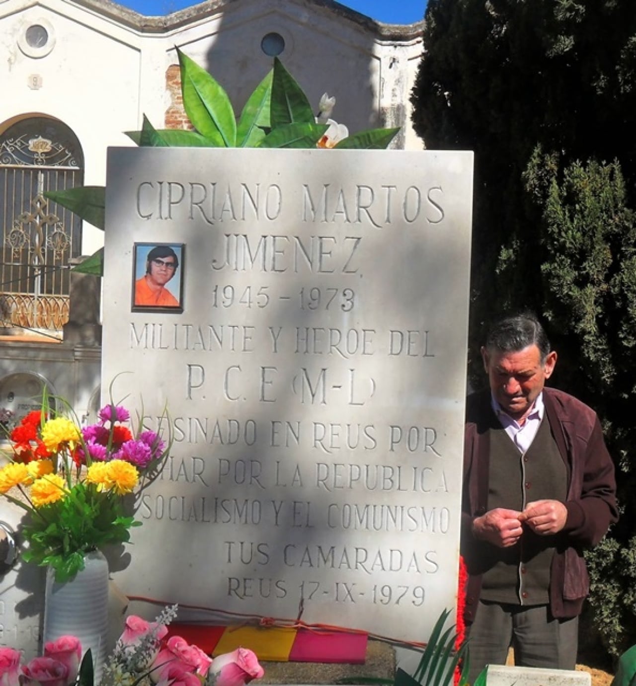 Cipriano va ser enterrat en una fosa de beneficiència al Cementiri General de Reus, el 20 de setembre de 1973. A la imatge, el germà Antonio Martos Jiménez