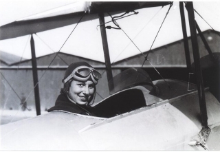 Dolors Vives i Rodón, una de les vallenques triades, va ser pilot i pionera de l&#039;aviació espanyola durant la Segona República