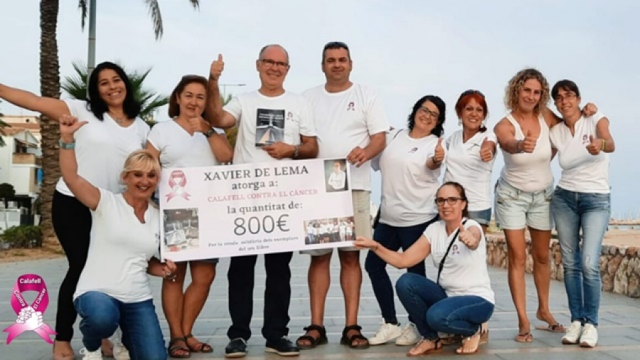 L&#039;escriptor i educador de Cartagena, Xavier de Lema, ha cedit 800 euros de la recaptació del seu últim llibre a &#039;Calafell contra el càncer&#039;