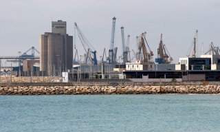 El Port de Tarragona, vist des de la platja de l&#039;Arrabassada