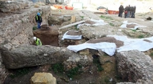Excavacions al recinte del teatre romà de Tàrraco, ahir al matí.