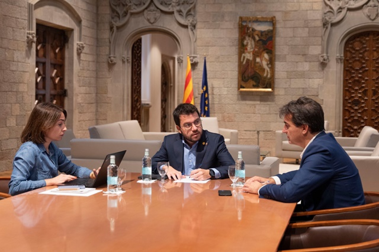 El president de la Generalitat, Pere Aragonès, reunit amb els seus col·laboradors