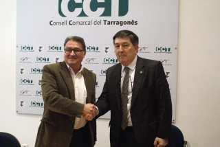 El president del Consell Comarcal del Tarragonès, Pere Virgili, i el rector de la URV, Josep Anton Ferré, han signat el conveni