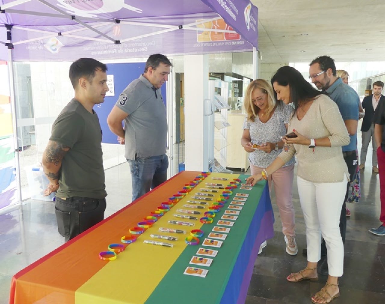 El Servei d’Atenció Integral (SAI) de Salou compta amb un stand, per tal de conscienciar la ciutadania sobre la diversitat d’orientació sexual i d’identitat de gènere