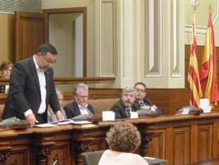 El portaveu del grup d&#039;ERC a la Diputació de Tarragona, Gervasi Aspa, defensant la moció a favor de la sobirania del Parlament.