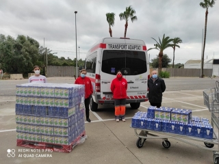 Els Pastorets del Vendrell van lliurar divendres 1.000 litres de llet a la Creu Roja del Baix Penedès