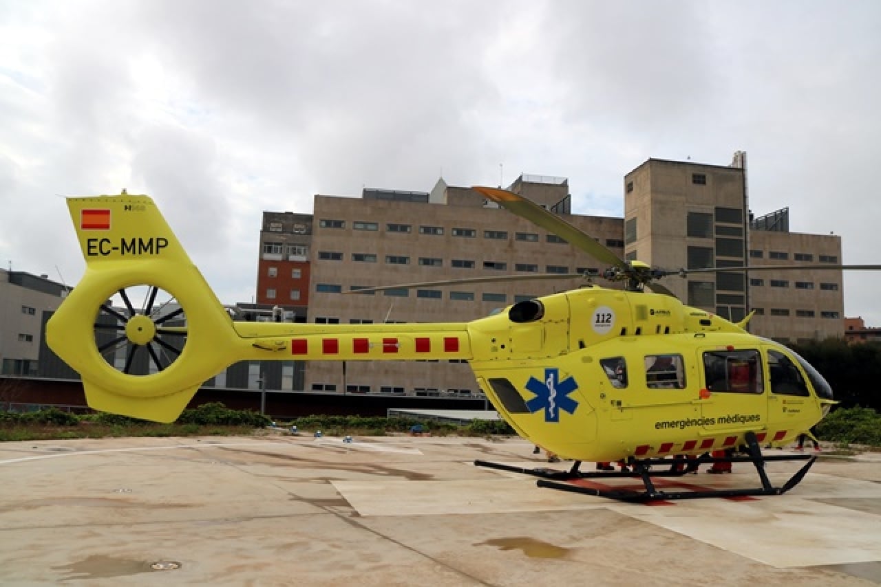 Imatge d&#039;un helicòpter medicalitzat del SEM estacionat a l&#039;helioport de l&#039;Hospital Joan XXIII de Tarragona