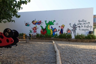 L’artista Joan Turu ha fet aquest mural amb els alumnes de 6è de primària de l&#039;escola Ventura Gassol del Morell