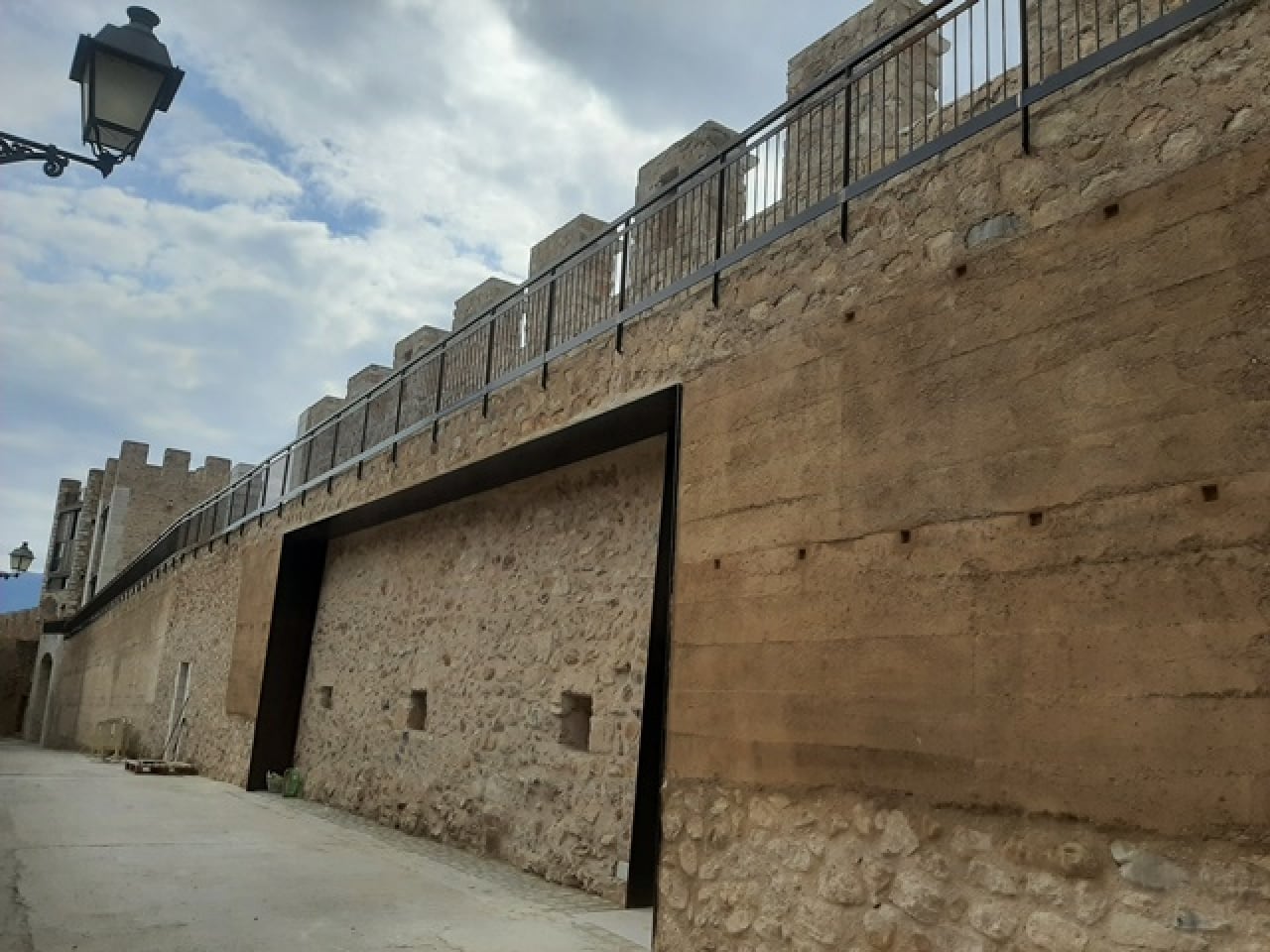 Els montblanquins i les montblanquines podran visitar tram de la muralla de Sant Francesc que ja s’ha rehabilitat en la seva totalitat