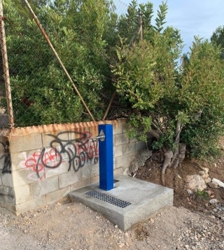 La font d&#039;aigua postable està situada a prop de l’entrada del dipòsit d’aigua de Valparaiso, localitzada en un punt on se sol passejar també amb gossos