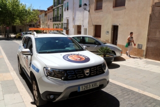 Imatge del vehicle de seguretat privada recorrent un carrer de Banyeres del Penedès (Baix Penedès)