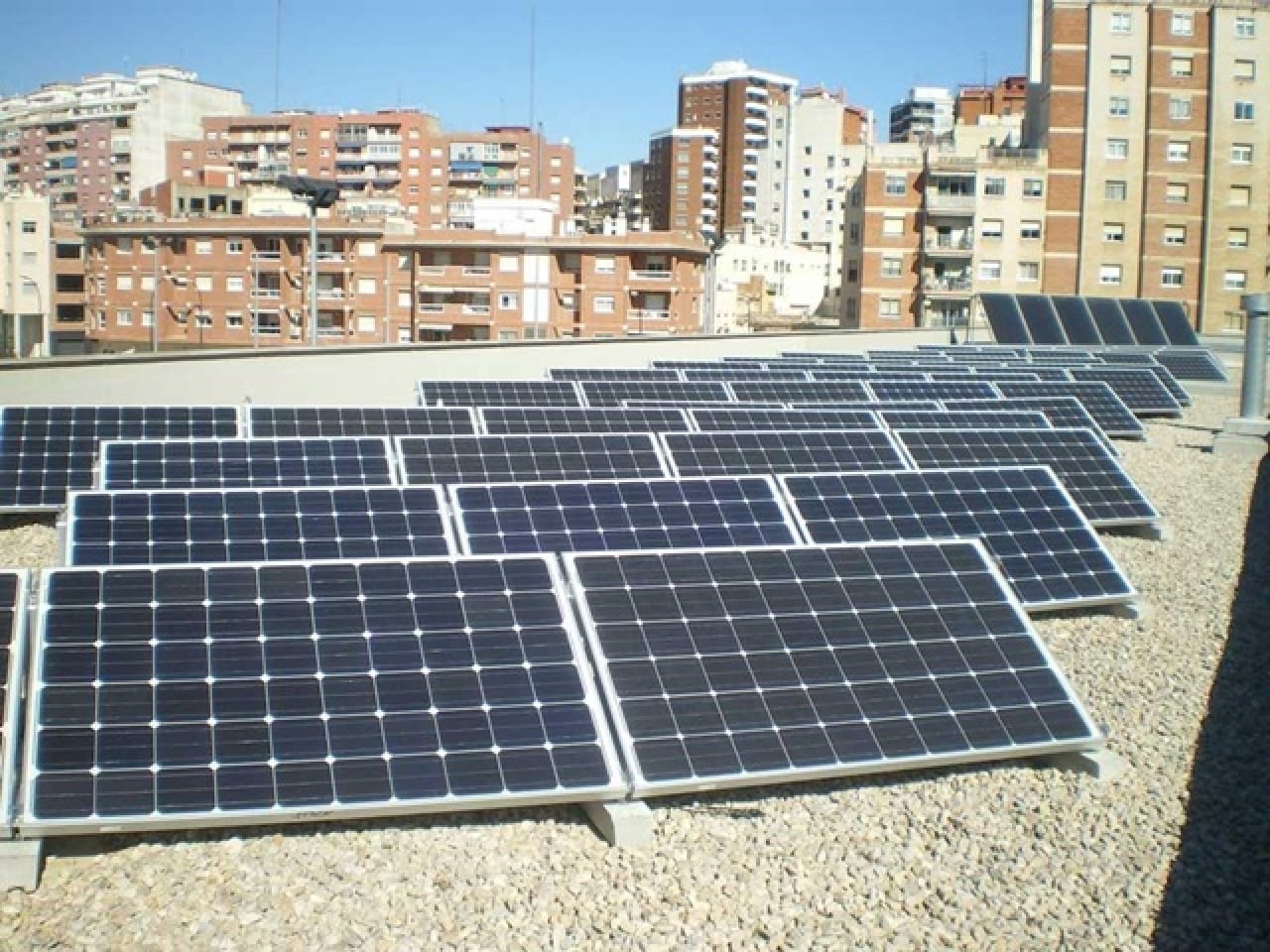 Una instal·lació fotovoltaica en un edifici municipal de Reus