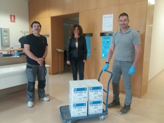 Donació de guants per part del CPEE Sant Rafael de Tarragona