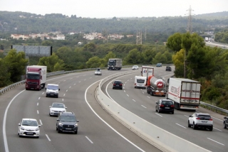 Pla general de camions i turismes circulant per l&#039;AP-7 al Tarragonès, el passat 3 de setembre del 2018
