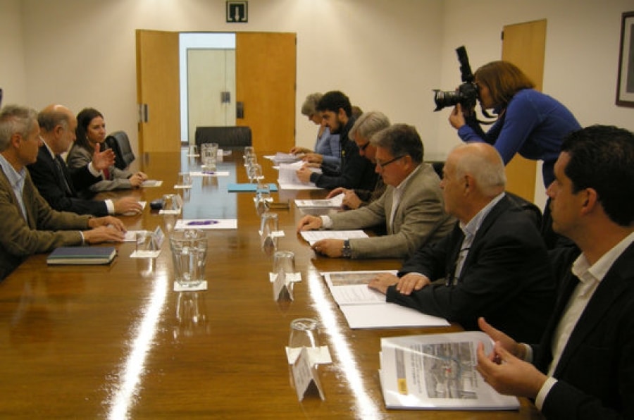 Imatge de la reunió que ha mantingut el subdelegat del govern espanyol a Tarragona, Joan Sabaté, amb els alcaldes del Baix Gaià
