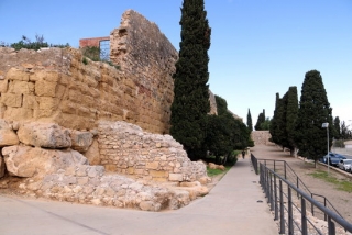 Imatge d&#039;arxiu d&#039;un tram de la muralla romana de Tarragona ubicada al passeig Torroja de Tarragona