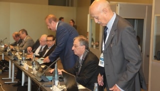 El president del Comitè Internacional dels Jocs, Amar Addadi, a la dreta, durant la darrera reunió sobre Tarragona 2018
