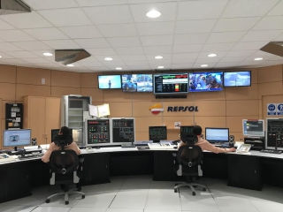 La Sala de Control 24h de Polipropilè del Complex Industrial de Repsol on s&#039;ha instal·lat aquest projecte pioner de llum natural