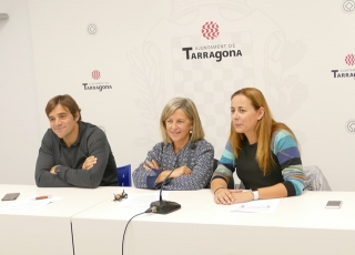 El portaveu de Junts per Tarragona, Dídac Nadal, amb les regidores del grup municipal Elvira Vidal i Cristina Guzmán