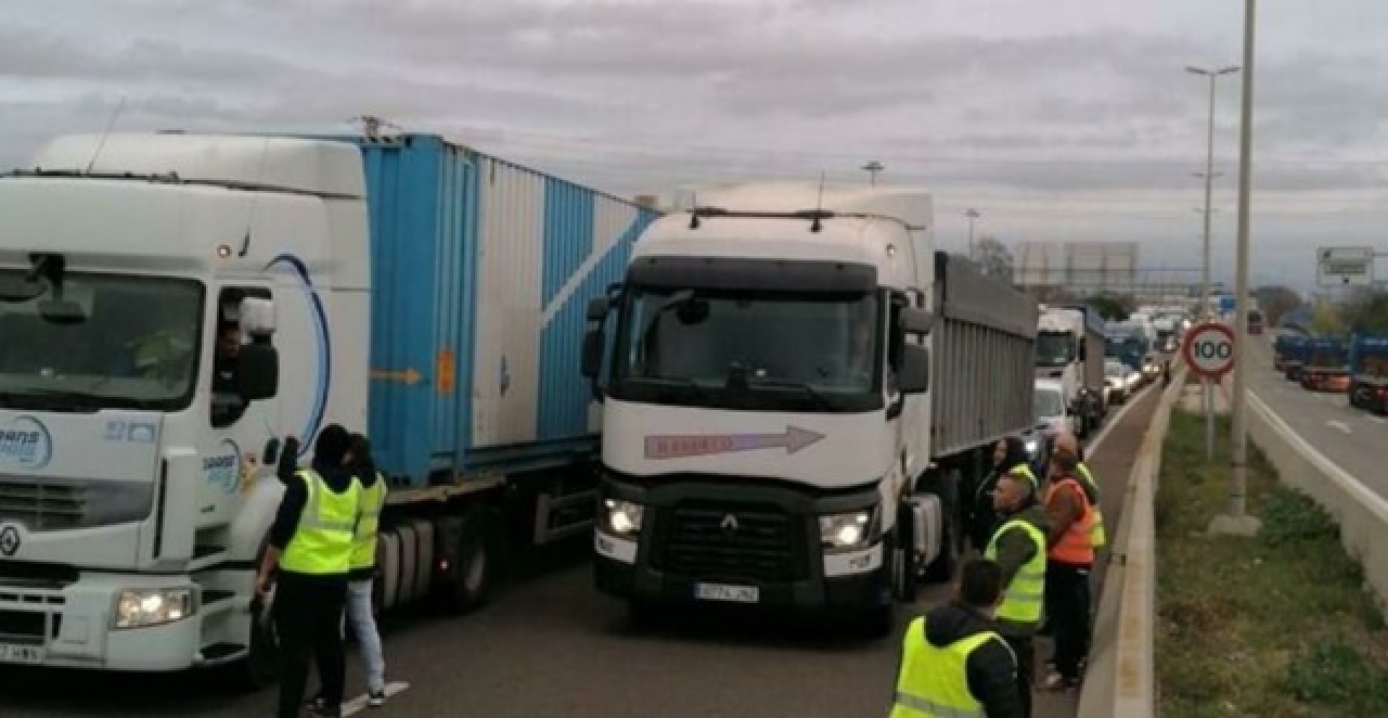 L’aturada de camioners convocada per la Plataforma Nacional en Defensa del Sector del Transport ha provocat afectacions a les entrades del Port de Tarragona