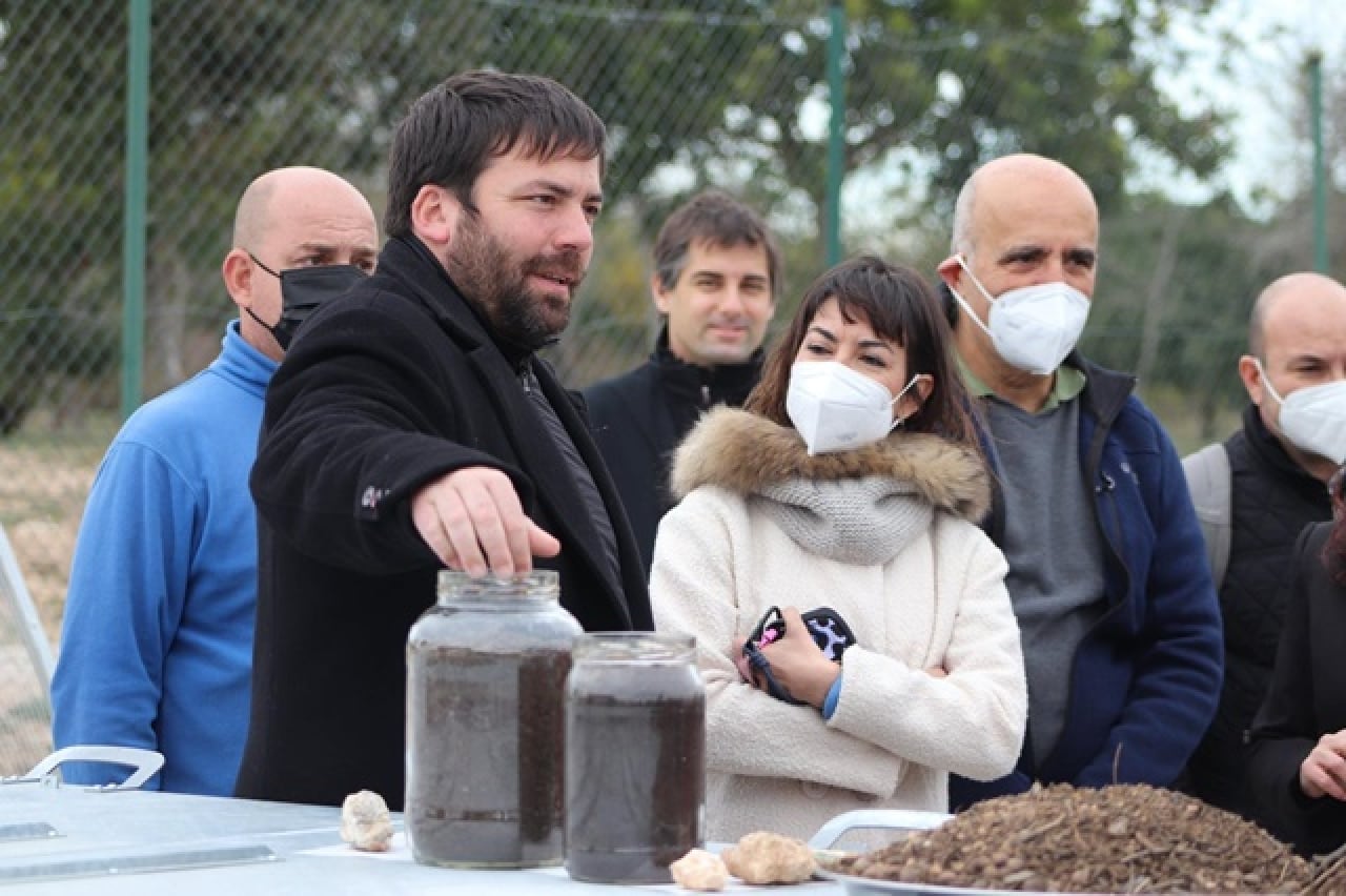 El director de l’Agència de Residus de Catalunya (ARC), Isaac Peraire, durant la visita a la Torre d&#039;en Dolça de Vila-seca, on s’està construint una àrea de compostatge