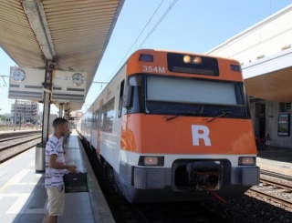 Imatge d&#039;arxiu d&#039;un comboi de rodalies aturat a l&#039;estació de ferrocarril de Tarragona