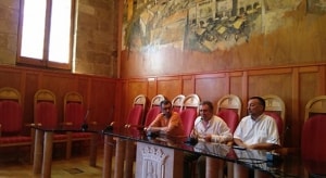 L&#039;alcalde de Montblanc, Josep Andreu, al centre, en la presentació de la tercera edició de la Universitat Nova Història.