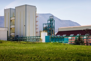 Ercros ha adaptat la planta d’electròlisi de Sabiñánigo (Osca) -a la imatge- per tal que pugui fabricar tant potassa com sosa en aquest centre i evitar el seu subministrament des de la fàbrica de Vila-seca I 