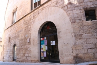 Imatge d&#039;arxiu de l&#039;entrada principal al Consell Comarcal de la Conca de Barberà, a Montblanc