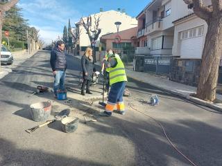 L&#039;alcaldessa de Valls, Dolors Farré, ha visitat aquest matí les obres de pavimentació que s’executen al carrer dels Ametllers, via principal del barri de Sant Josep Obrer