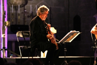 El mestre Jordi Savall dirigint el concert &#039;Codex de la Huelgas&#039;, interpretat per la Capella Reial de Catalunya i Hespèrion XXI a Montblanc, en el marc de la segona edició del Festival Jordi Savall