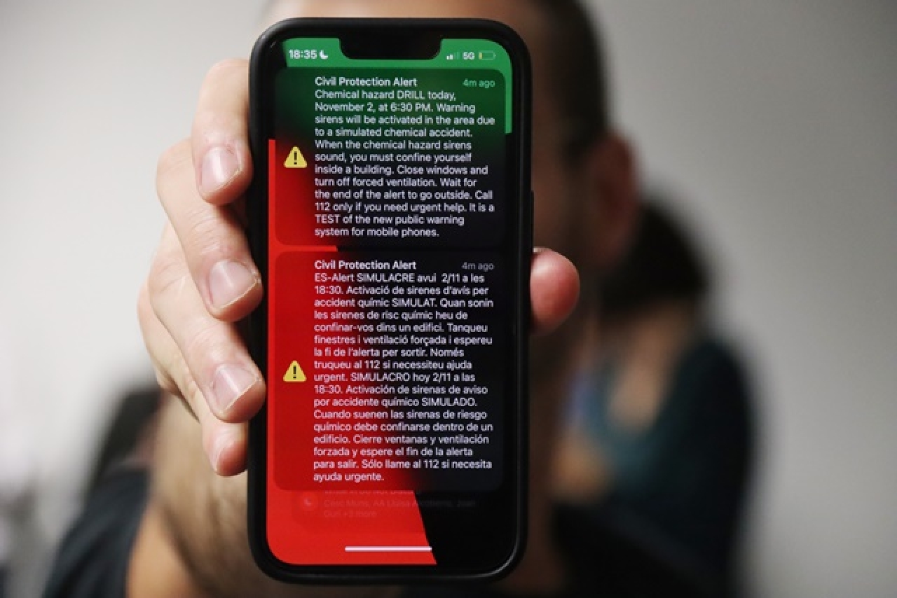 Missatges d&#039;alerta sobre el simulacre que es van rebre als telèfons mòbils dels ciutadans que es trobaven a la zona de la prova