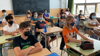 Imatge d&#039;un grup classe de secundària de l&#039;Institut Escola d&#039;Oliana (Alt Urgell) el primer dia de curs escolar, el 13 de setembre de 2021