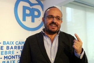 El cap de llista del PP per Tarragona el 21-D, Alejandro Fernández, a la seu del partit a la ciutat durant una entrevista amb l&#039;ACN