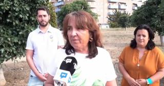 La candidata d&#039;En Comú Podem-Sumem les Platges el Vendrell, Yolanda López, ha presentat la proposta sobre la creació de nous parcs i espais verds, amb els membres de la llista Juankar Fuentes i Verónica Moreno