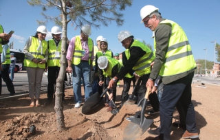 L&#039;alcalde i el president del CIJM van plantar ahir un arbre a l&#039;anella olímpica