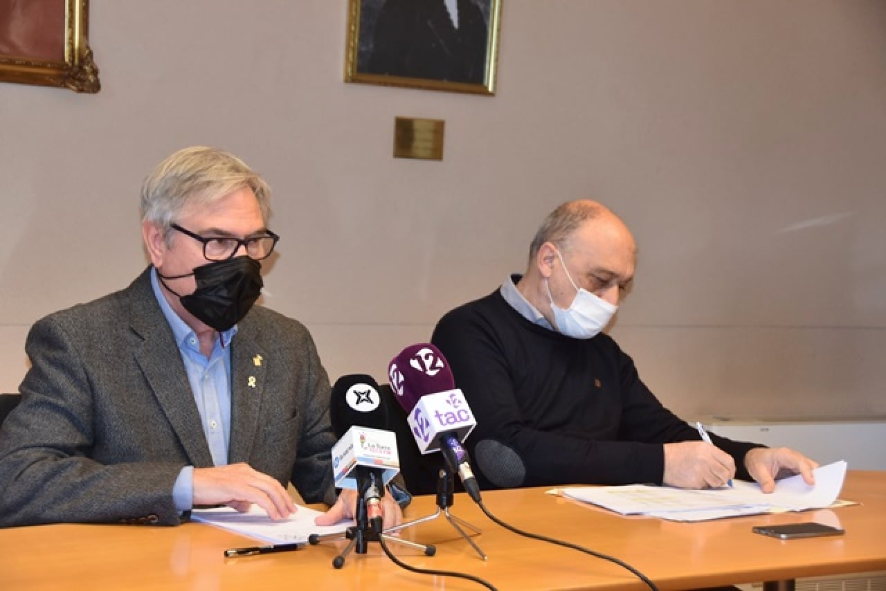 L&#039;alcalde de Torredembarra, Eduard Rovira, i el regidor d&#039;Hisenda, Josep Maria Guasch, han presentat avui la proposta de pressupost per al 2022