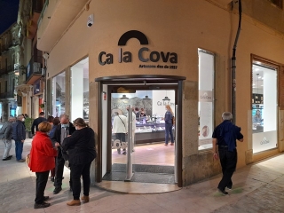 La xarcuteria artesanal de Ca la Cova, de Vimbodí i Poblet, ha obert una gran botiga al carrer Major de Reus