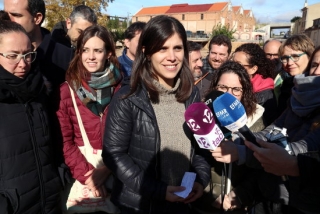 La secretària general adjunta d&#039;ERC, Marta Vilalta, amb representants del grup parlamentari atenent els mitjans a la zona zero de les riuades a l&#039;Espluga de Francolí