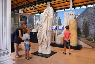 El Tinglado 4 de Tarragona presenta aquest cap de setmana l&#039;exposició dirigida a les famílies &#039;TARRACO/MNAT&#039; per descobrir el món romà