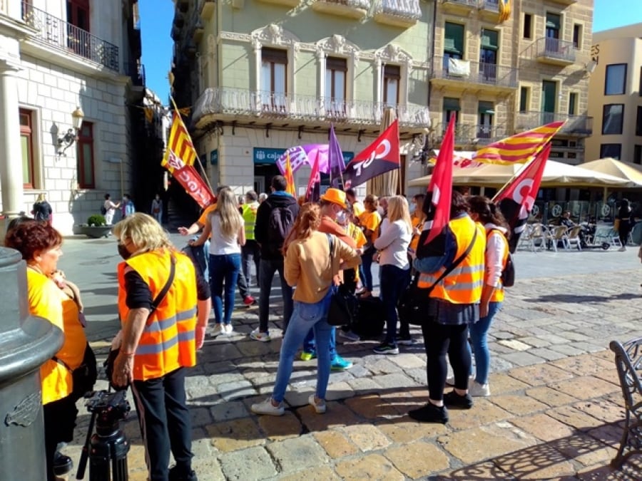 Una imatge de la concentració dels treballadors al Mercadal, divendres al migdia