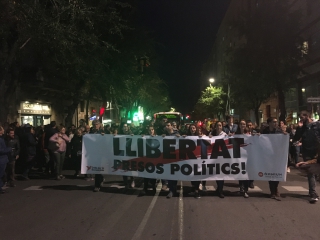 Els manifestants han recorregut els principals carrers de la ciutat fins arribar a la plaça Imperial Tàrraco